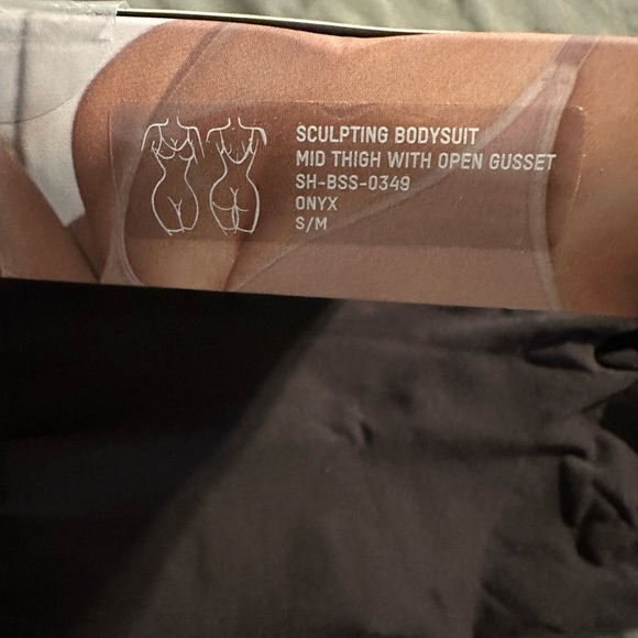 SKIMS Black SEAMLESS SCULPT MID THIGH‎ BODYSUIT Multiple sizes - Picture 6 of 7